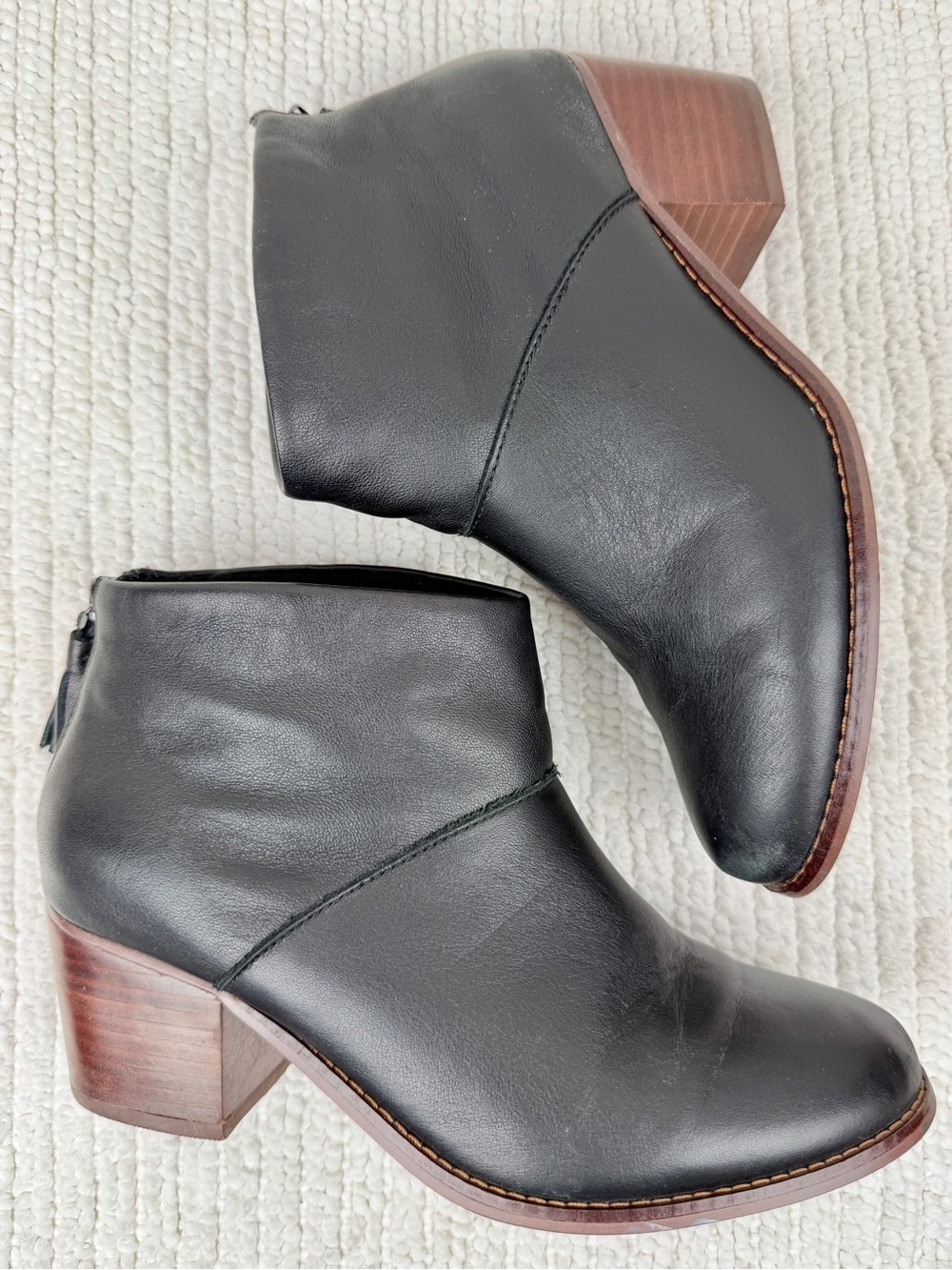 TOMS Leila Black Leather Ankle Booties Size 7.5 Genuine Leather Comfort Heel